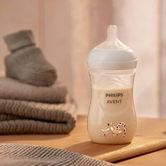 Avent Natural Feeding Bottle with Responsive Dummy Giraffe 260 ml