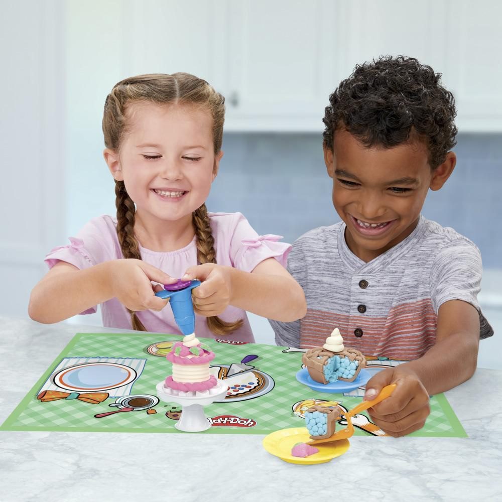 Hasbro Playdoh – Kitchen Creations – Sweet Cakes Playset